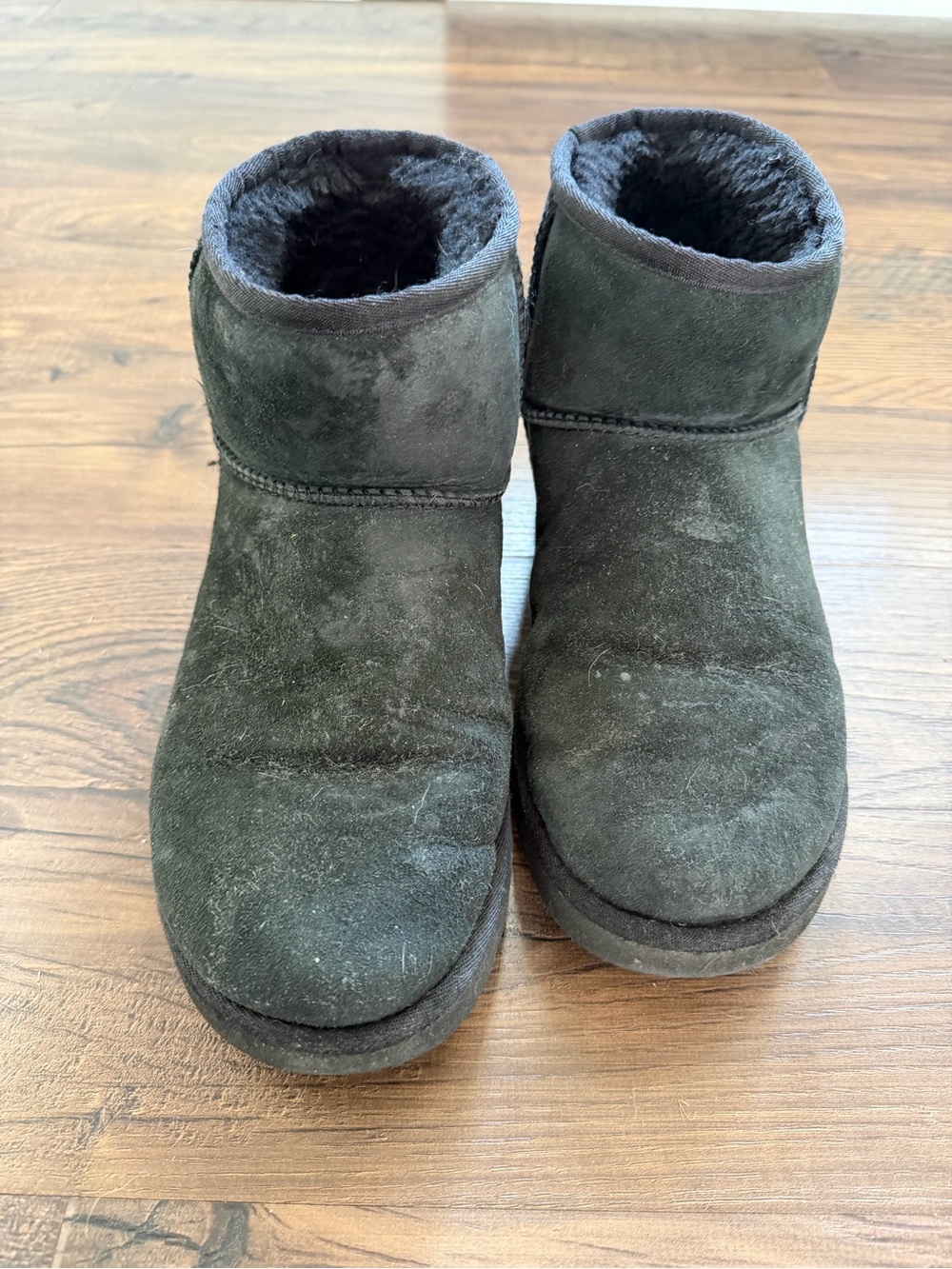 UGG Women's Short Suede Ankle Boots - black